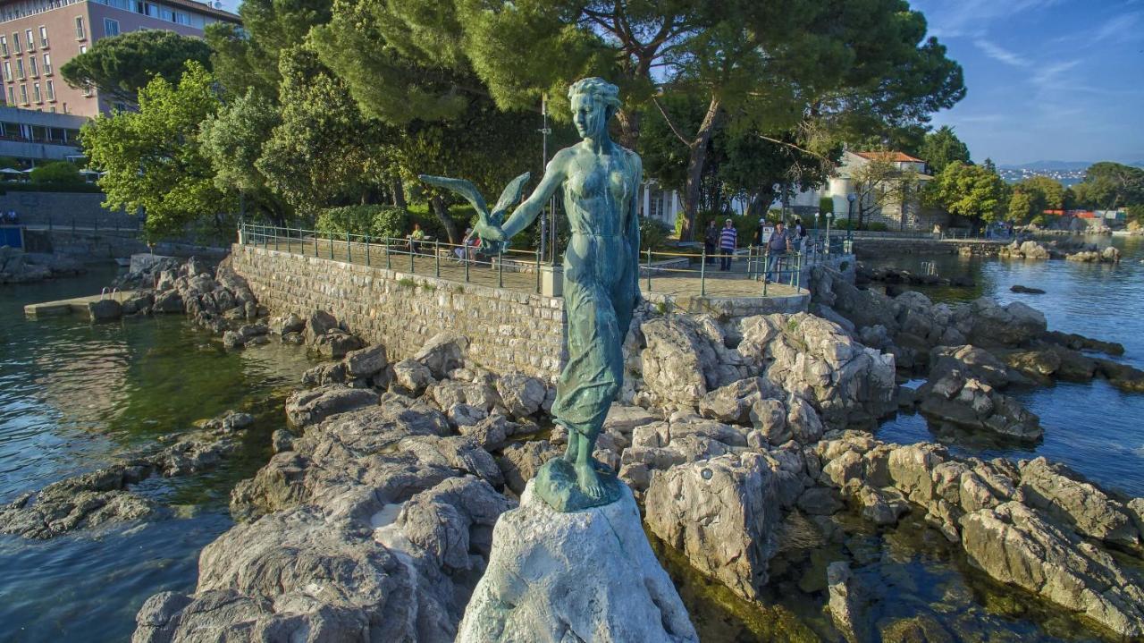 Apartments Matacin With Sea View Opatija Extérieur photo